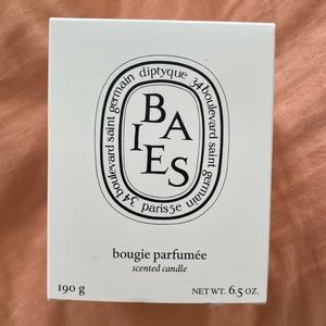 Brand new 6.5oz Diptyque “bougie parfumée” scented candle in “baies” berries